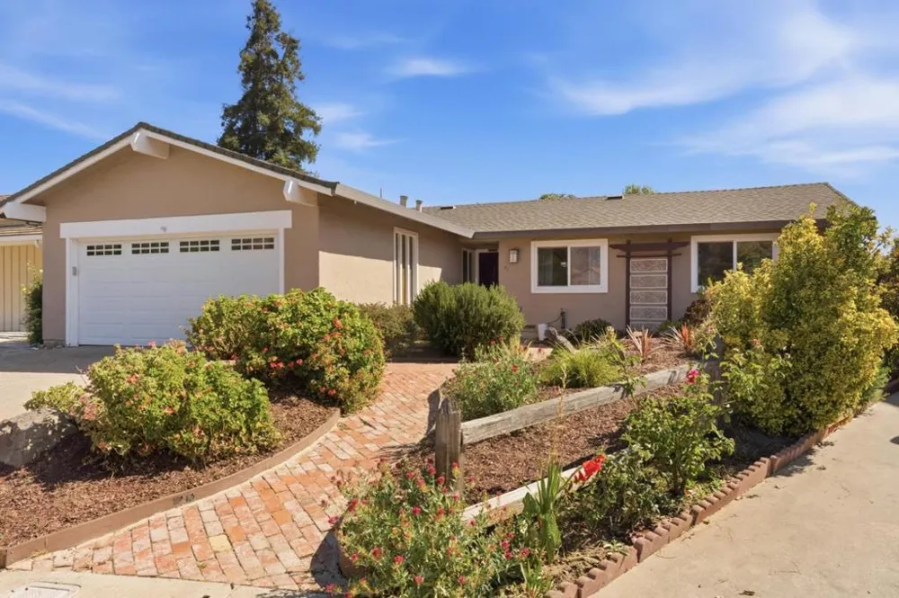 81 Franklin Circle San Juan Bautista, CA 95045