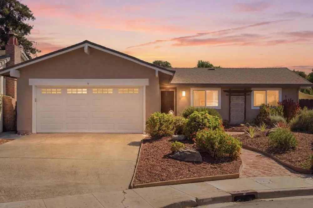81 Franklin Circle San Juan Bautista, CA 95045