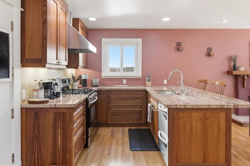 81 Franklin Circle San Juan Bautista, CA 95045