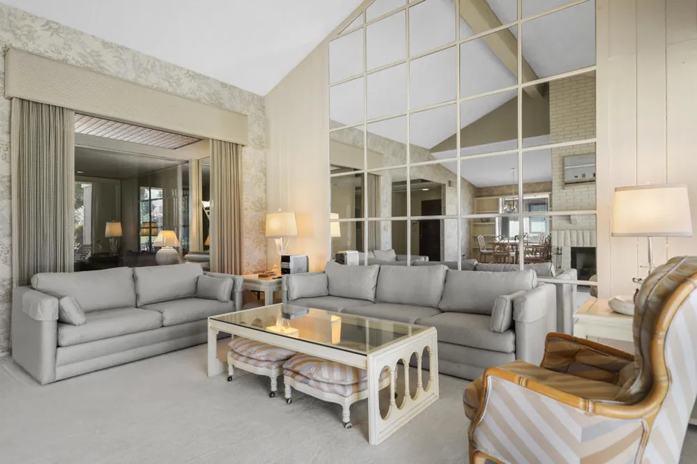 175 Gran Via Palm Desert, CA 92260