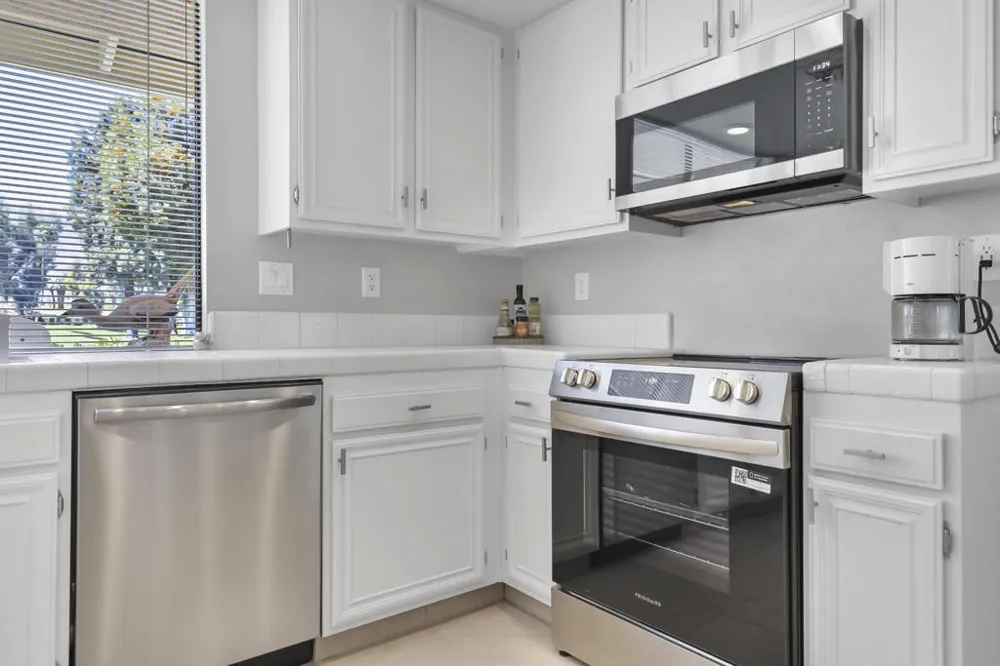 175 Gran Via Palm Desert, CA 92260