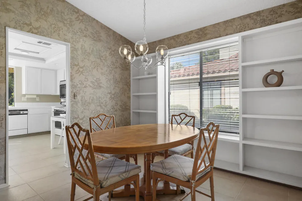 175 Gran Via Palm Desert, CA 92260