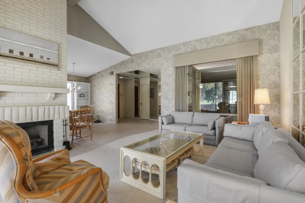 175 Gran Via Palm Desert, CA 92260