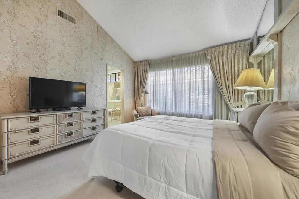 175 Gran Via Palm Desert, CA 92260