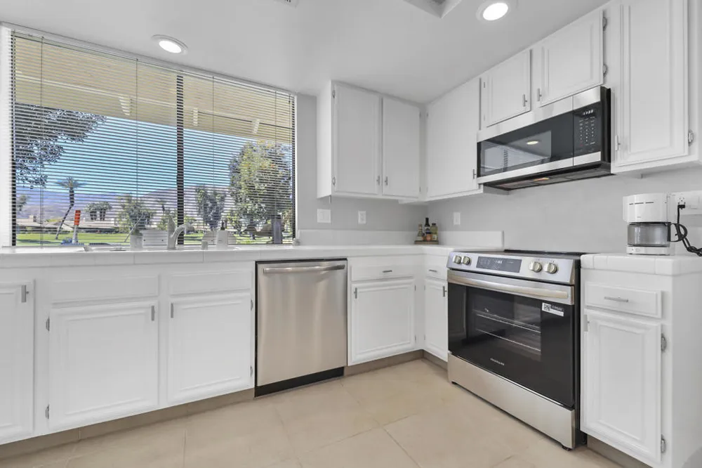 175 Gran Via Palm Desert, CA 92260