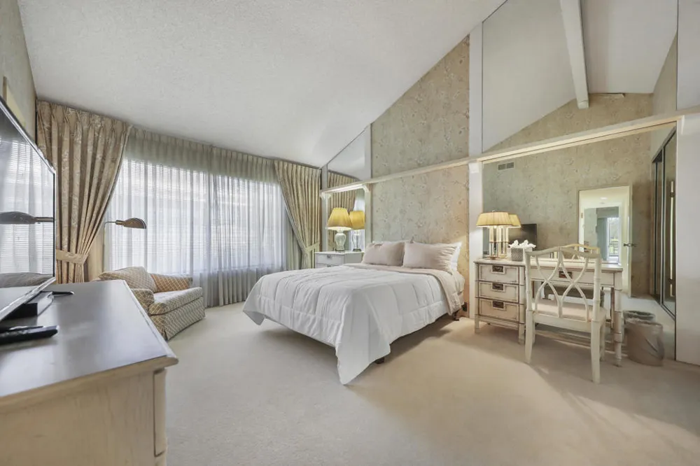 175 Gran Via Palm Desert, CA 92260