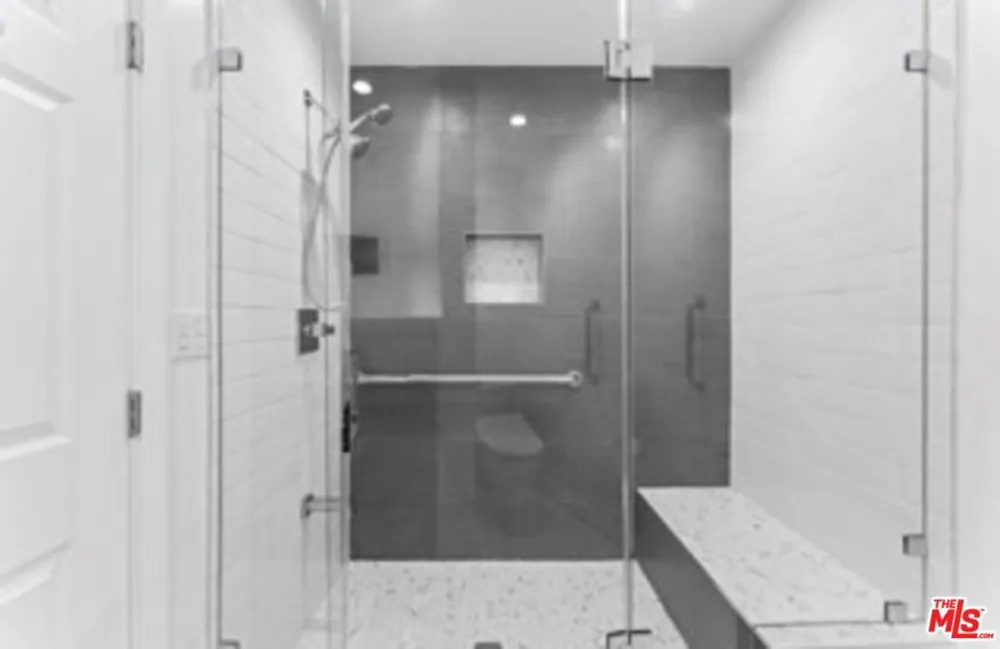 6225 Coldwater Canyon Avenue #112 North Hollywood, CA 91606