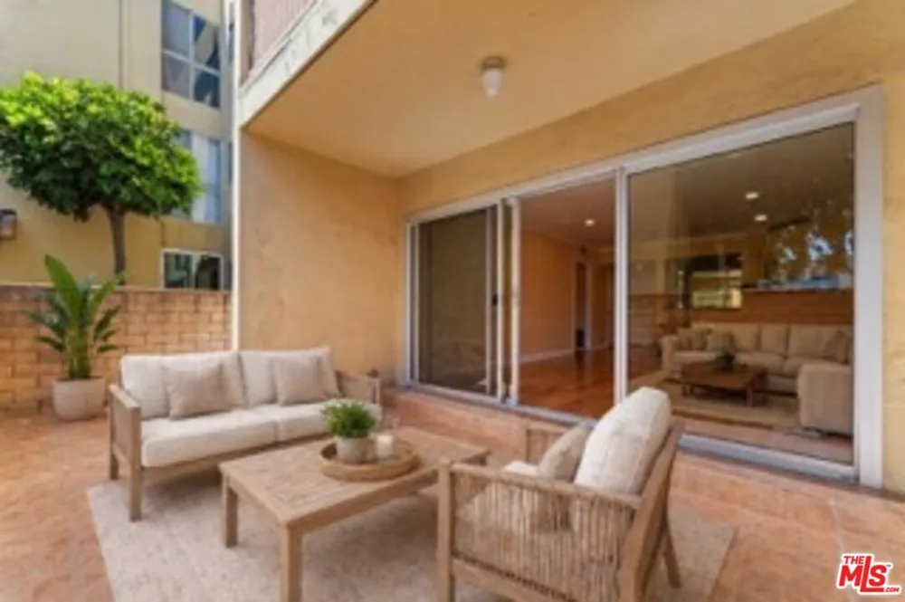 6225 Coldwater Canyon Avenue #112 North Hollywood, CA 91606
