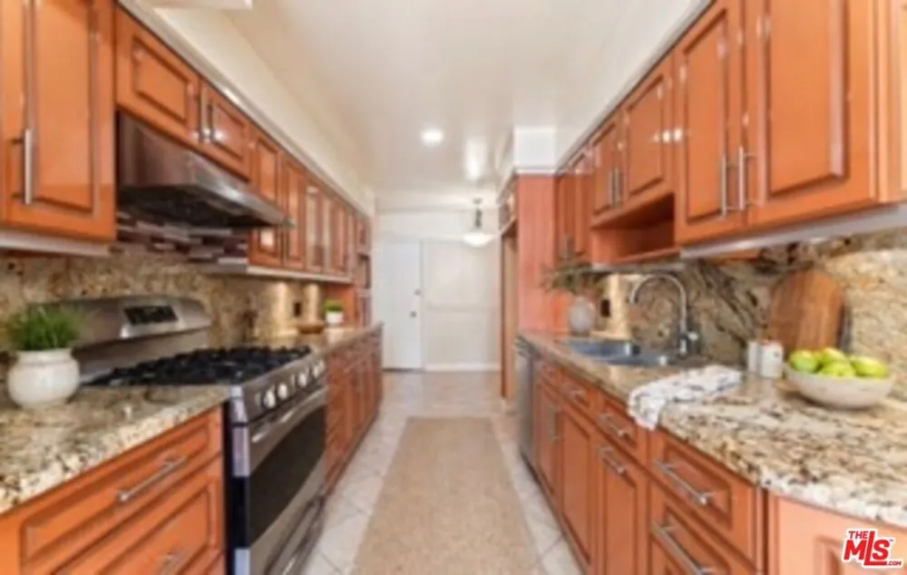 6225 Coldwater Canyon Avenue #112 North Hollywood, CA 91606
