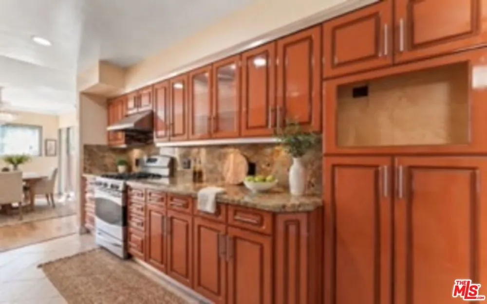 6225 Coldwater Canyon Avenue #112 North Hollywood, CA 91606