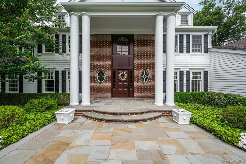 15 Dogwood Hill Brookville, NY 11545