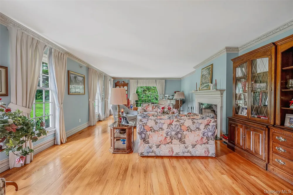 15 Dogwood Hill Brookville, NY 11545