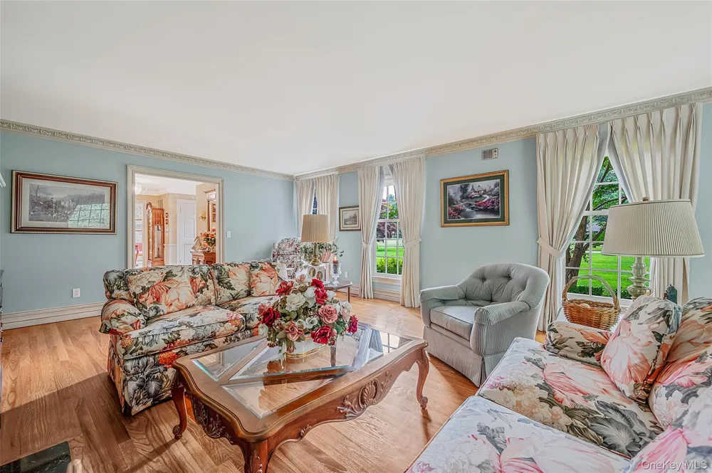 15 Dogwood Hill Brookville, NY 11545