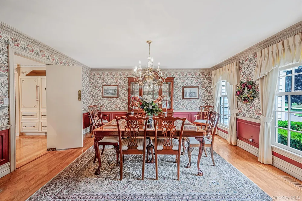 15 Dogwood Hill Brookville, NY 11545
