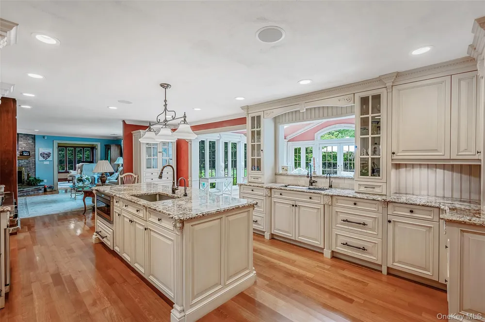 15 Dogwood Hill Brookville, NY 11545