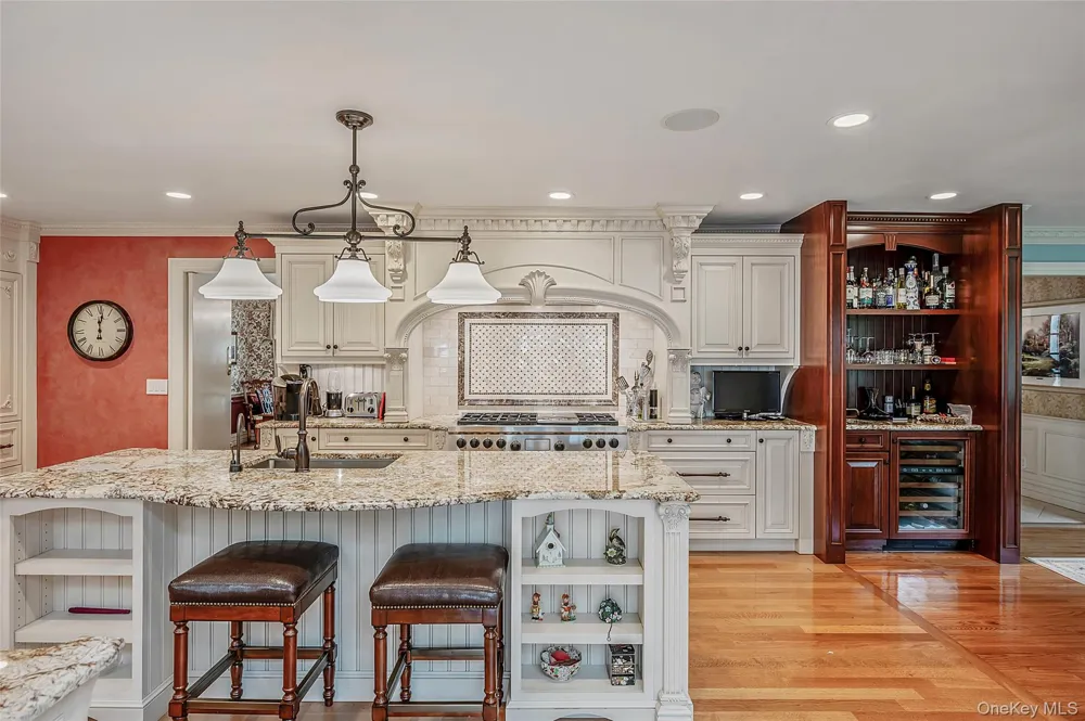15 Dogwood Hill Brookville, NY 11545