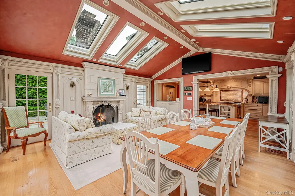 15 Dogwood Hill Brookville, NY 11545