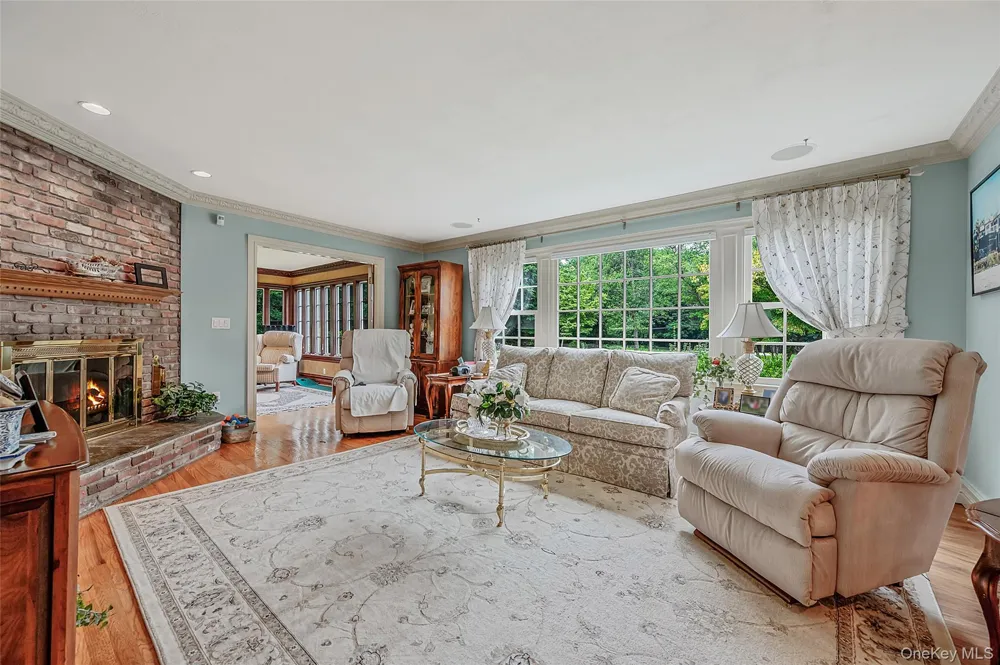 15 Dogwood Hill Brookville, NY 11545
