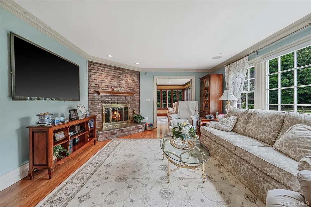15 Dogwood Hill Brookville, NY 11545