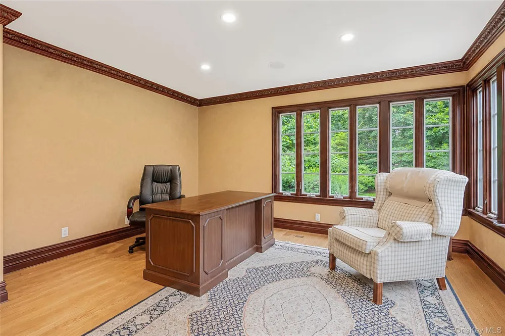 15 Dogwood Hill Brookville, NY 11545