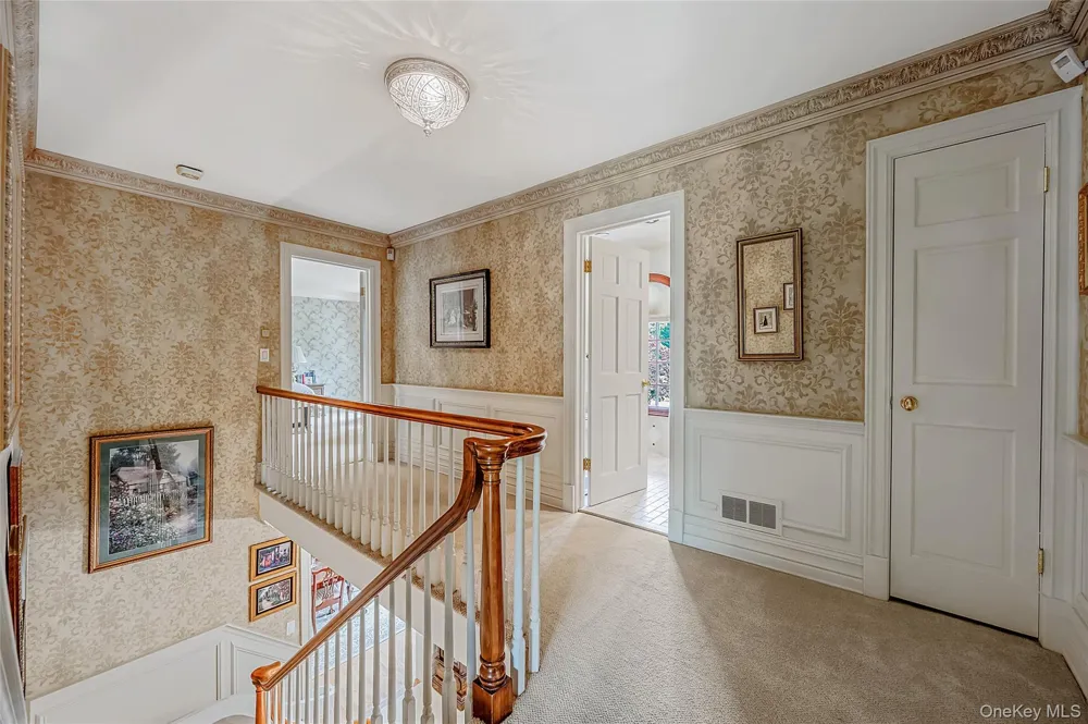 15 Dogwood Hill Brookville, NY 11545