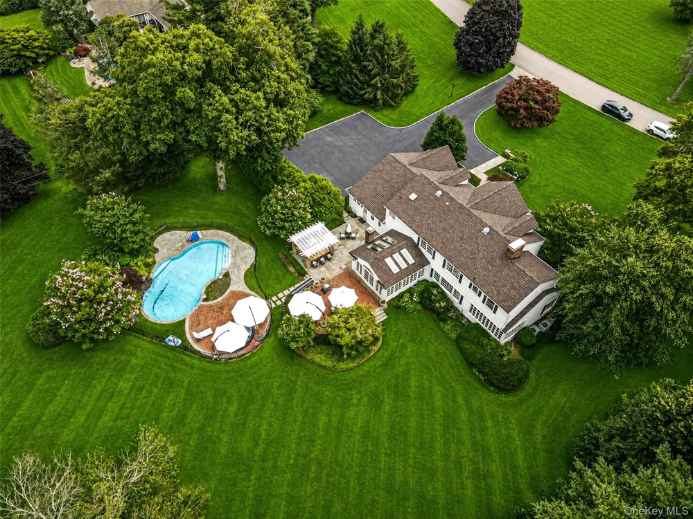 15 Dogwood Hill Brookville, NY 11545