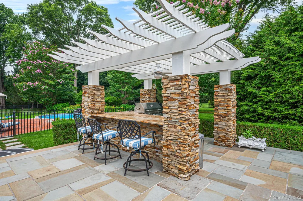 15 Dogwood Hill Brookville, NY 11545