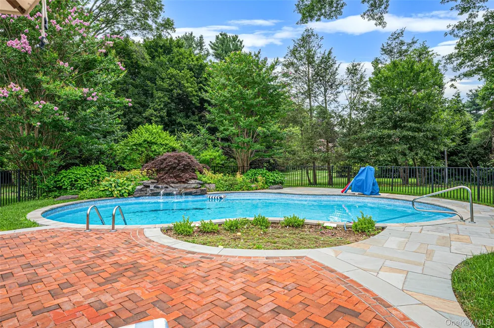 15 Dogwood Hill Brookville, NY 11545