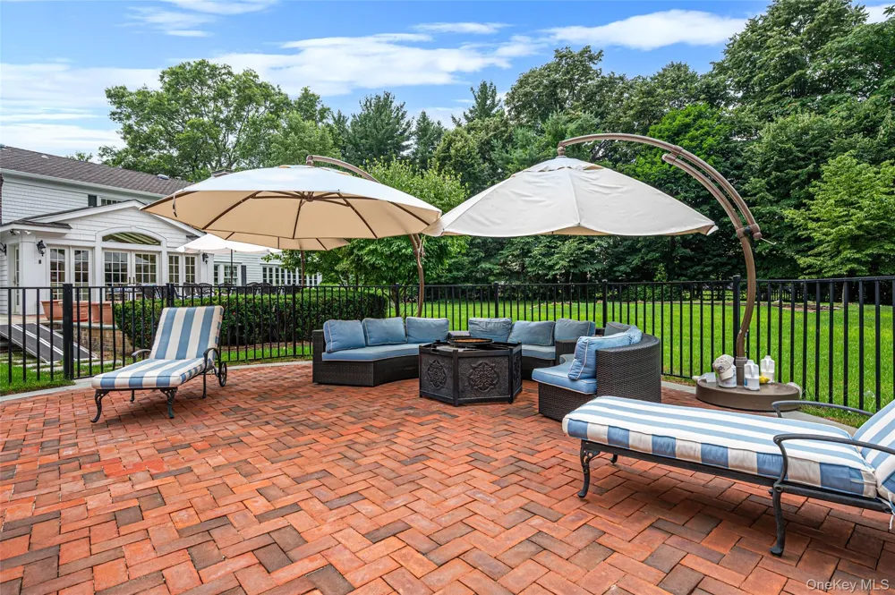 15 Dogwood Hill Brookville, NY 11545