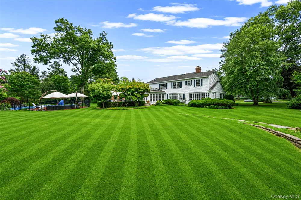 15 Dogwood Hill Brookville, NY 11545