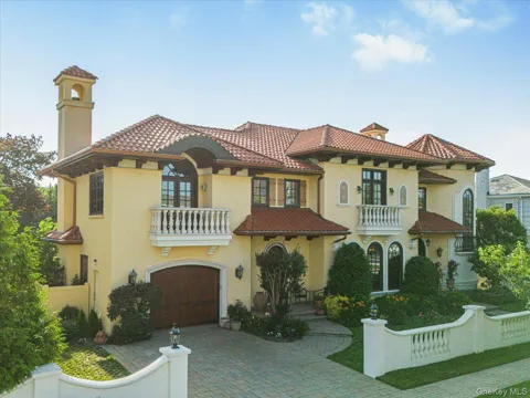 81 Montgomery Boulevard