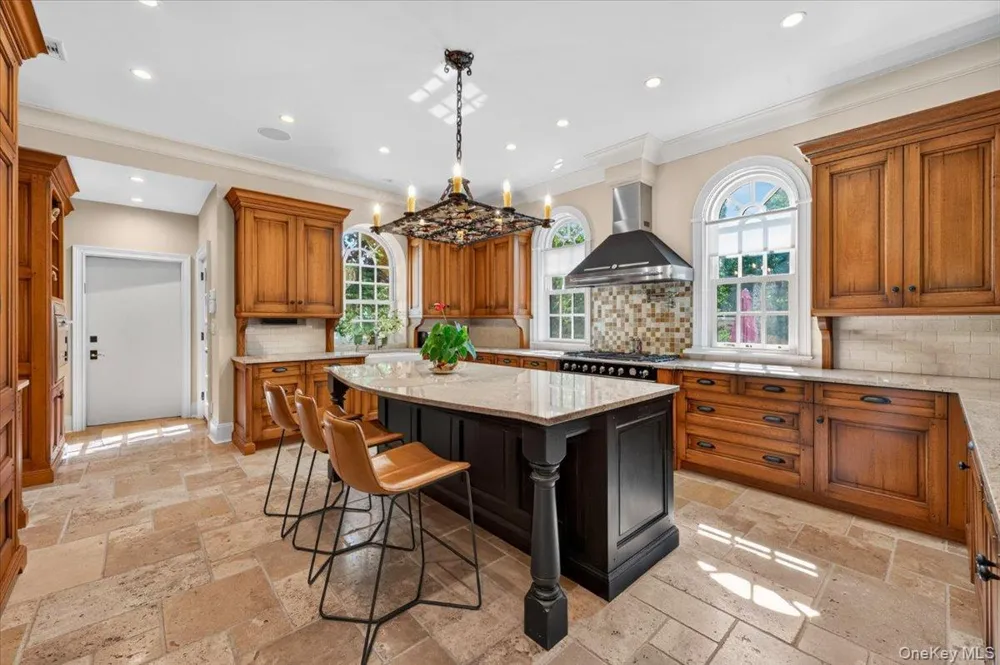 81 Montgomery Boulevard Atlantic Beach, NY 11509
