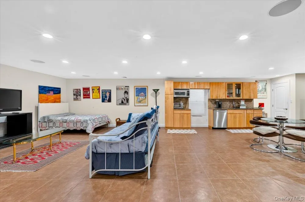 81 Montgomery Boulevard Atlantic Beach, NY 11509