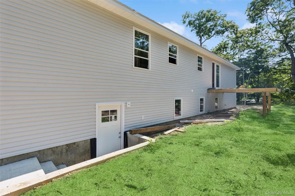 129 Cedar Lane Medford, NY 11763