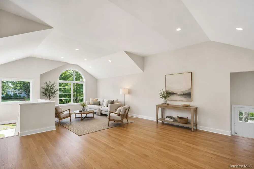 129 Cedar Lane Medford, NY 11763