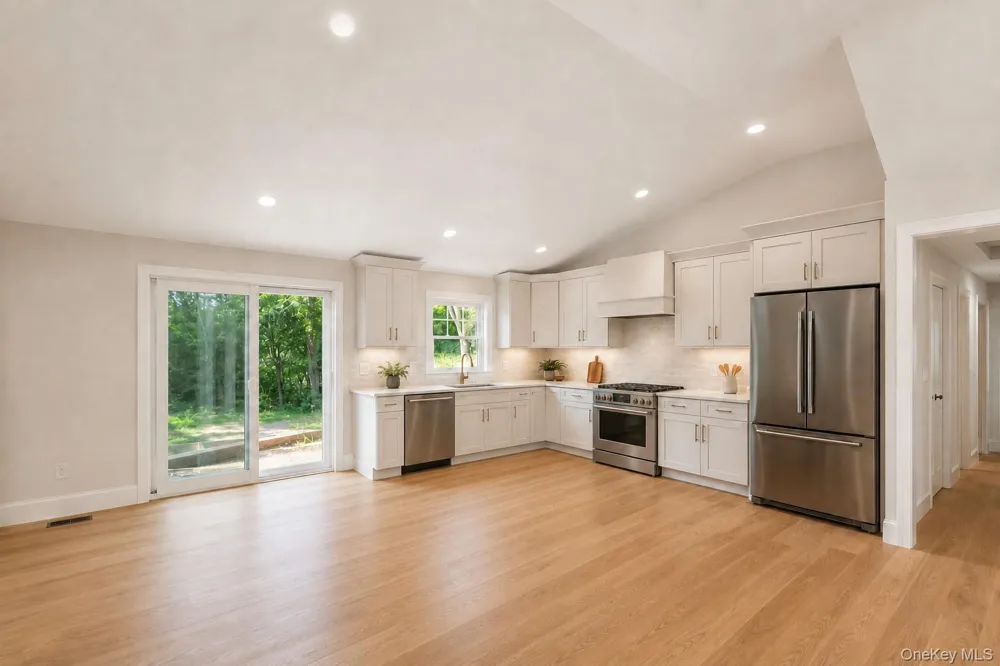 129 Cedar Lane Medford, NY 11763
