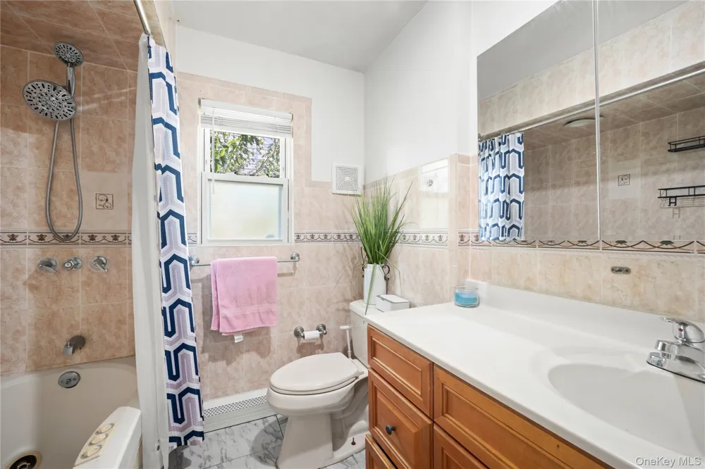 284 Baldwin Road Hempstead, NY 11550