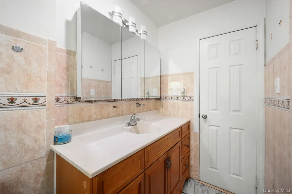 284 Baldwin Road Hempstead, NY 11550