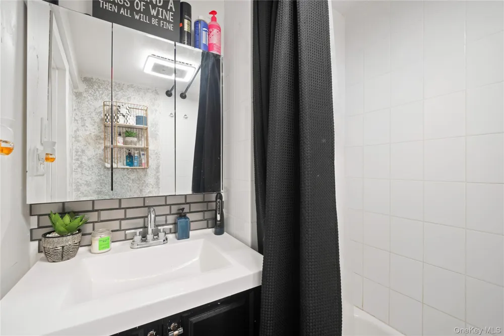 284 Baldwin Road Hempstead, NY 11550