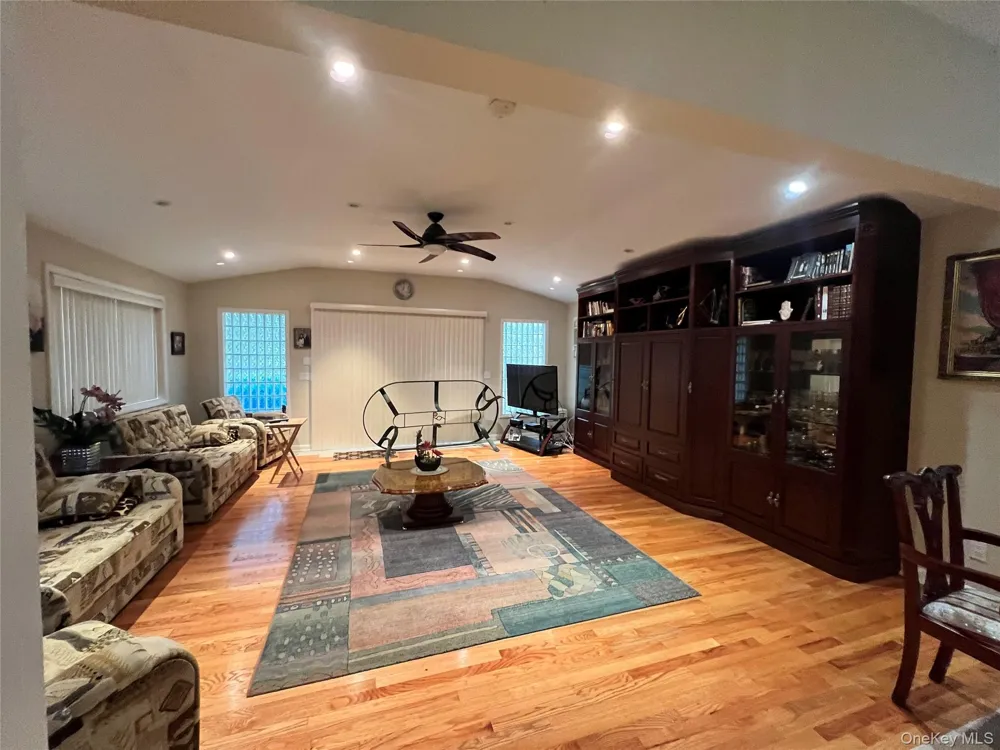 7 Elizabeth Way Kiamesha Lake, NY 12751