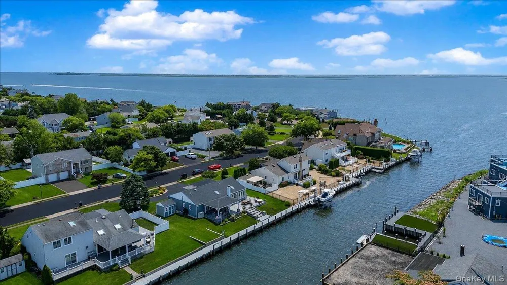 31 Shore Drive W Copiague, NY 11726