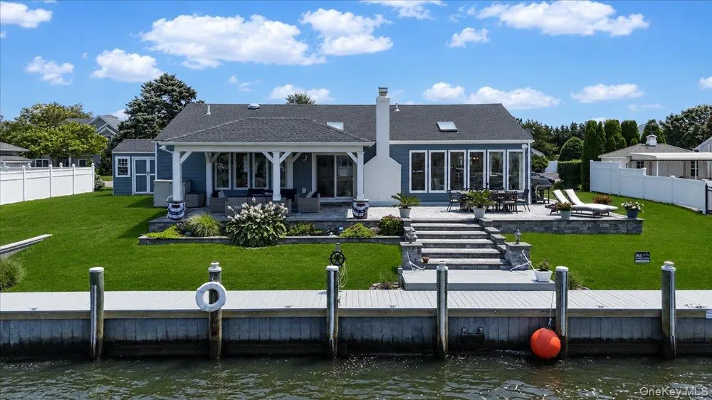 31 Shore Drive W Copiague, NY 11726