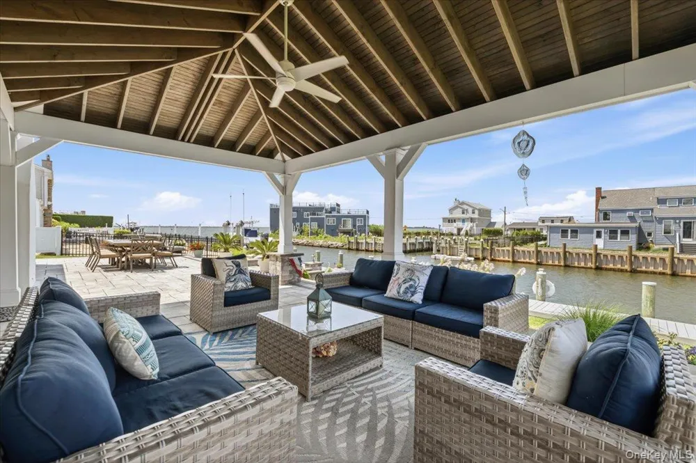 31 Shore Drive W Copiague, NY 11726