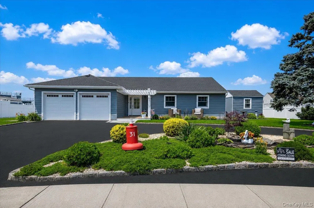 31 Shore Drive W Copiague, NY 11726