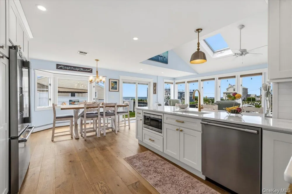 31 Shore Drive W Copiague, NY 11726