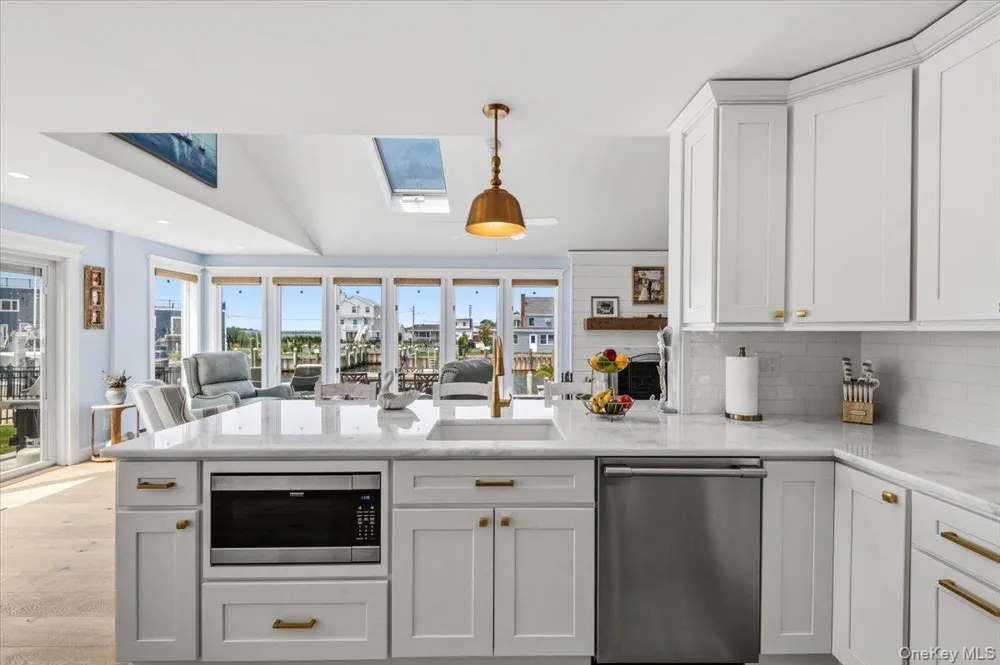 31 Shore Drive W Copiague, NY 11726