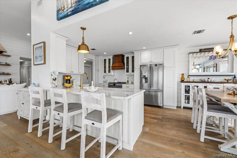 31 Shore Drive W Copiague, NY 11726