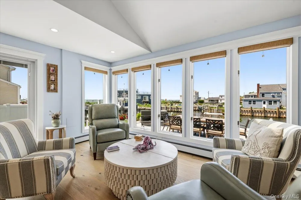 31 Shore Drive W Copiague, NY 11726