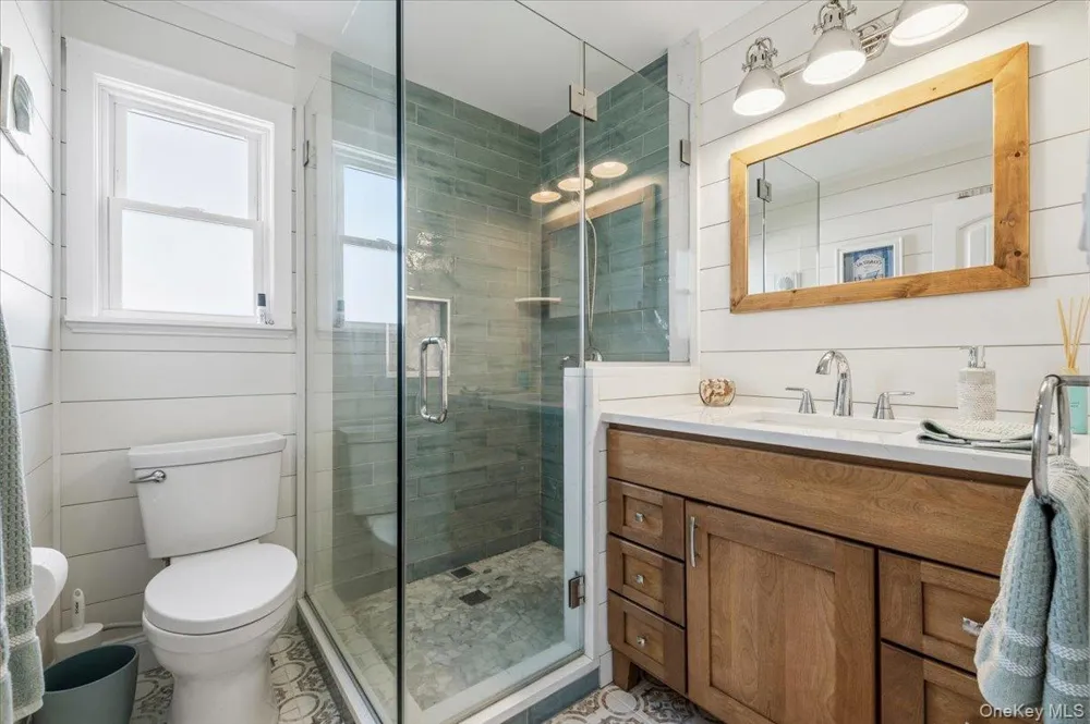 31 Shore Drive W Copiague, NY 11726