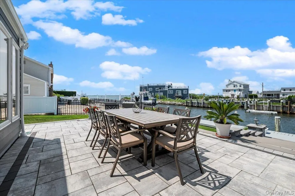 31 Shore Drive W Copiague, NY 11726